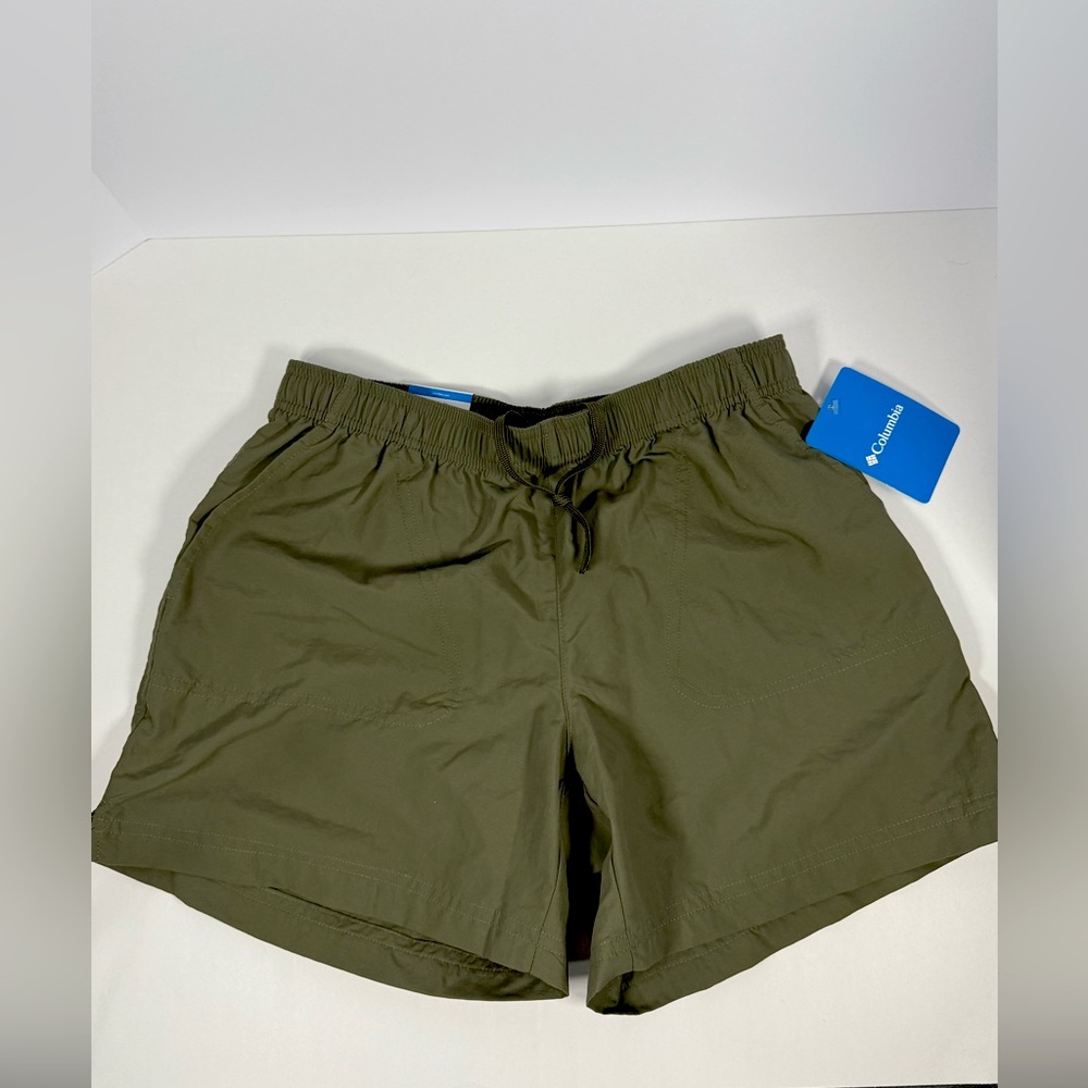 Columbia Forest Green Drawstring athletic shorts women’s size small 
brand new